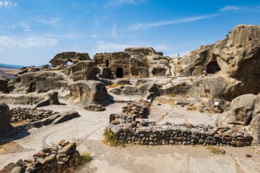 Gürcistan 'ın Gori şehrinin yakınlarındaki bir mağara kasabasında. Antik mağara kenti Uplistsikhe, Gürcistan 'da günbatımında, UNESCO sitesinde. Gürcistan 'da doğa harikası