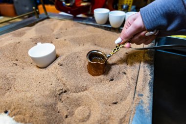 Türk kahvesi kumda, Türk kahvesi sokak satıcılarının hazırladığı kahve