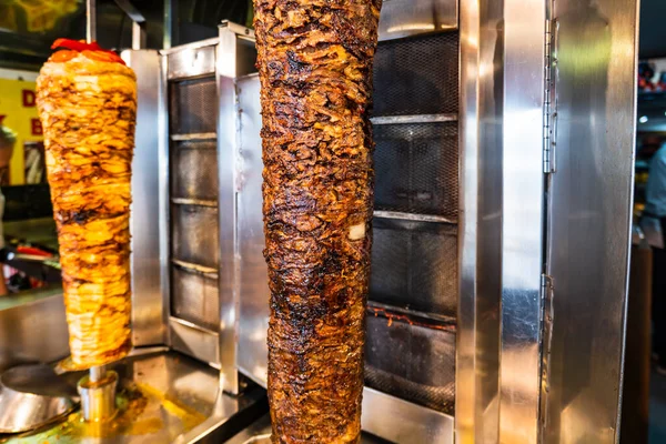 Traditionell Turkisk Mat Kyckling Doner Och Nötkött Doner Kebab Istanbul — Stockfoto
