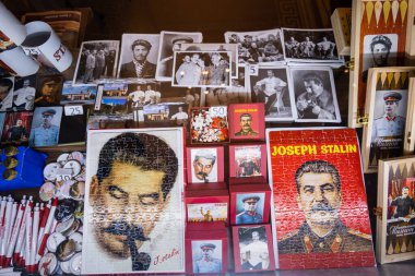 Gori, Gürcistan - Eylül 2022: Stalin 'in Gürcistan' ın Gori kentindeki Stalin Müzesi 'ndeki hatıraları. Gori, Joseph Stalin 'in doğduğu şehirdir..