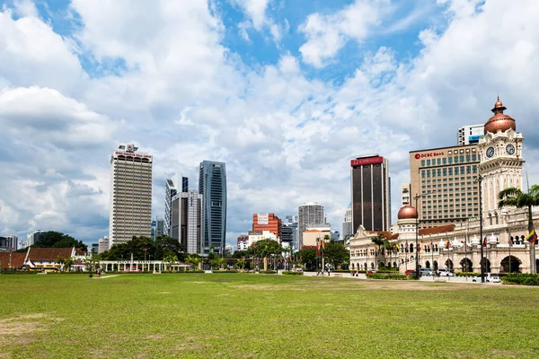 Kuala Lumpur, Malezya - Kasım 2022: Kuala Lumpur, Malezya 'da Merdeka Meydanı (Bağımsızlık Meydanı). Kuala Lumpur, Malezya 'nın ünlü simgesidir.