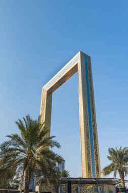 Dubai, BAE - Ekim 2022: Dubai Frame, Dubai 'nin yeni bir simgesi. Zabeel Park, Dubai, Birleşik Arap Emirlikleri 'nde bir gözlemevi, müze ve anıttır.