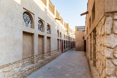 Dubai, BAE - Ekim 2022: Dubai tarihi sokak manzarası, tarihi Shindagha bölgesi Bur Dubai, Birleşik Arap Emirlikleri