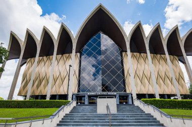 Kuching, Malezya - Mayıs 2023: Malezya 'nın Kuching kentindeki Sarawak Müzesi' nde Borneo Kültür Müzesi mimarisi.