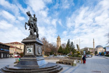 Bitola, Makedonya - Mayıs 2023: Manolya Meydanı ve II. Phillip Heykeli. Magnolia Meydanı Bitola 'nın merkezinde ünlü bir şehir meydanıdır..