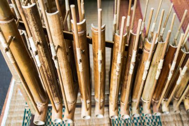 Angklung, Endonezya 'daki Sündanlılar arasında halk müziği enstrümanı. Endonezya geleneksel müzik aleti bambudan yapılmıştır.. 