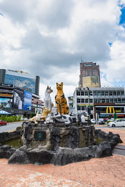 マレーシアのクチン 2023年5月 マレーシアのサラワク州クチン市の中心部にあるクチン猫像 市内のランドマーク猫像 — ストック写真