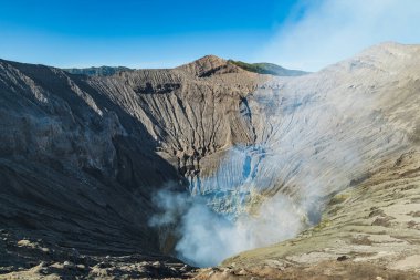 Bromo Dağı volkan krateri, muhteşem dağ manzarası. Bromo, Bromo Tengger Semeru Ulusal Parkı, Doğu Java, Endonezya