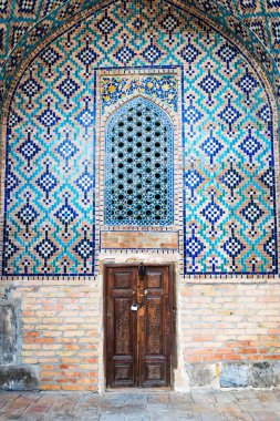 Özbekistan 'ın Semerkant kentindeki Registan Meydanı iç manzarası. Orta Asya 'daki ipek yolda İslami mimari