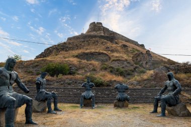 Gori tarihi kalesi, Gürcistan Gori 'deki harabe ve heykeller. Antik şato Gori 'de turistik bir cazibedir.