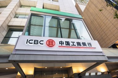 Kuala Lumpur, Malezya - 09.13.2023: ICBC, Çin Sanayi ve Ticaret Bankası, logolu Asya şubesi. ICBC bir Çin devlet ticari bankasıdır.. 