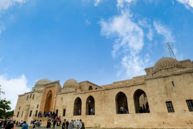 Mardin, Türkiye - 05.03.2022: Kasimiye Madrasah, veya Türkçe Kasimiye Medresesi, Mardin 'in tarihi medresesi, Türkiye.