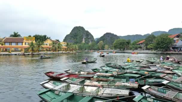 Нинь Бинь Ландшафт Района Озера Кок Вьетнаме Популярный Лодочного Тура — стоковое видео