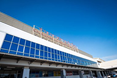 Chiang Mai, Tayland - 12.02.2023: Chiang Mai Uluslararası Havalimanı, Tayland. Gidiş terminali