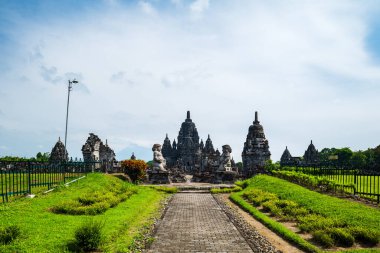 Yogyakarta, Endonezya 'daki Prambanan arkeoloji sahasındaki Sewu tapınağı. Candi Sewu Endonezya 'daki en büyük ikinci Budist tapınak kompleksi.