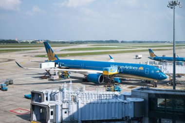 Hanoi, Vietnam - 12.18.2023: Vietnam Havayolları Hanoi Noi Bai Uluslararası Havaalanı, Vietnam. 