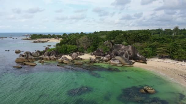 Pemandangan Drone Pantai Belitung Pantai Tanjung Tinggi Sebuah Pantai Ikonik — Stok Video