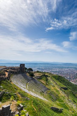 Türkiye 'nin Bergama kentindeki Pergamon antik kent arkeoloji sahasında tiyatro