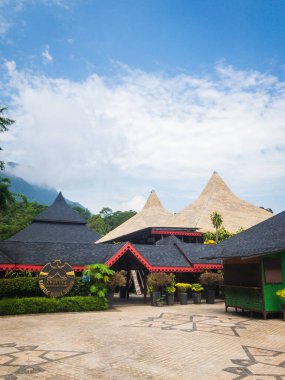 Kuching, Malezya - 06.01.2023 - Malezya 'nın Kuching kentindeki Sarawak Kültür Köyü. Sarawak Kültür Köyü Borneo, Malezya 'da popüler bir turistik merkezdir.