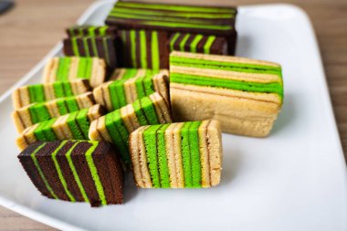 Kek Lapis Sarawak 'ın yakın çekimi. Geleneksel katmanlı pasta. Kuching Sarawak Borneo' da çok popüler.. 