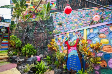 Malang, Endonezya - 08.12.2023: Kampung Warna-Warni Jodipan, Malang, Endonezya 'daki Renk Köyü. Renkli köy Malang şehrinde turistik bir eğlencedir.