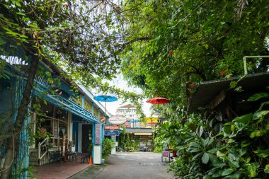 Solo, Endonezya - 04.02.2024: Solo, Endonezya 'daki Kauman Batik Turizm Köyü sokak manzarası. Solo, Endonezya 'nın Surakarta kentindeki ünlü bir turistik bölge.