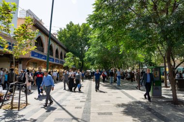 Tahran, İran - Haziran 2018: Tahran şehrindeki Grand Bazaar bölgesi şehri. Büyük Pazar, İran 'ın Tahran şehrinde eski bir tarihi pazardır..