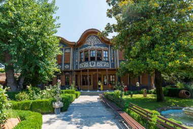 Filibe, Bulgaristan - 08.01.2022: Bulgaristan 'ın Filibe kentinde bir etnografi müzesi olan Filibe Bölgesel Etnoğrafya Müzesi mimarisi.