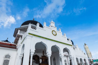 Yüce Cami, Baiturrahman Büyük Camii. Banda Aceh, Sumatra, Endonezya 'da bir dönüm noktası