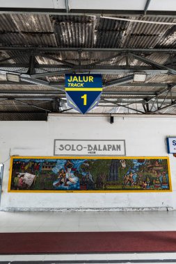 Surakarta, Endonezya - 04.02.2024: Surakarta, Endonezya 'daki Solo Balapan tren istasyonu. Surakarta, Orta Java, Endonezya 'da büyük bir tren istasyonudur..