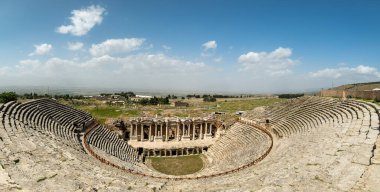 Hierapolis 'teki antik Roma amfitiyatrosu Pammukale, Denizli, Türkiye' de harabe