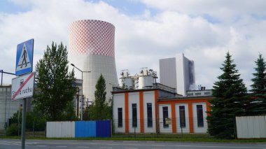 Jaworzno, Polonya - 05-06-2024 Jaworzno Elektrik Santrali Yangından bir gün sonra, Martyniakw Caddesi 'nden 910 MW.