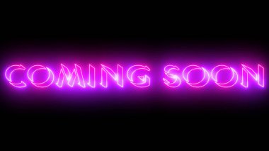Film fragmanı geliyor. Kısa bir mesaj geldi. Yüksek çözünürlüklü koyu renk arkaplan üzerinde parıldayan neon renkli bir taslak içeren Neon renkli Coming Soon kelime çizelgesi.