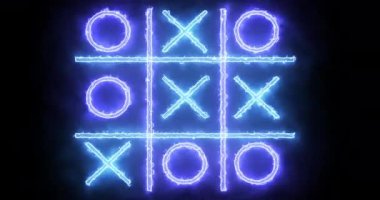 Siyah arkaplanda 4K mavi ve mor Tic Tac Toe oyun simgesi. Siyah arkaplanda parlayan neon hattı Tic Tac Toe X-O oyun simgesi. Teknoloji video animasyonu. Herhangi bir videoda kullanması kolay.