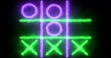 Siyah arkaplanda 4K mor ve yeşil Tic Tac Toe oyun simgesi. Siyah arkaplanda parlayan neon hattı Tic Tac Toe X-O oyun simgesi. Teknoloji video animasyonu. Herhangi bir videoda kullanması kolay.