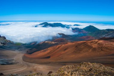 Haleakala Ulusal Parkı 'ndaki Bulutların Üzerinde Maui Hawaii
