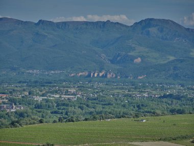 Las Medulas, İspanya 'nın Kastilla y Le n özerk bölgesinde, aynı adı taşıyan El Bierzo bölgesinde bulunan antik Roma altın madenciliği operasyonu tarafından kurulmuş bir İspanyol peyzajıdır. En geniş açık alan olarak kabul edilir.-