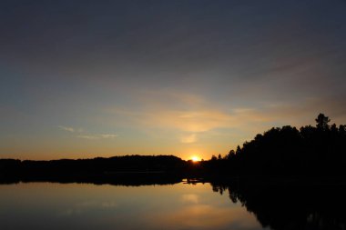 Kanepe de soleil sur le lac kenogami Saguenay Quebec Canada