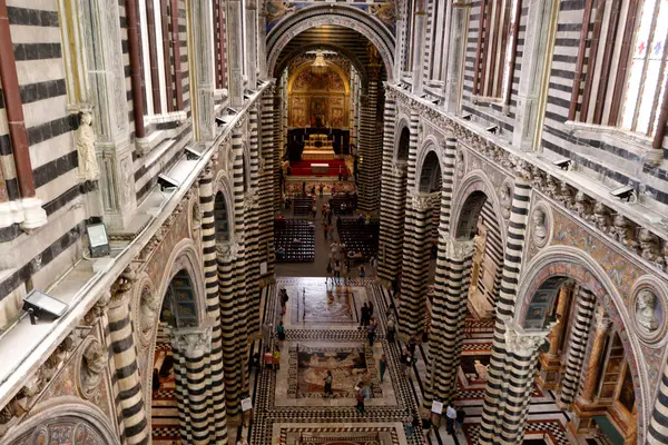 Floransa, İtalya 'daki Santa Maria del Fiore Katedrali.