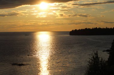 Gölde bir gün batımı