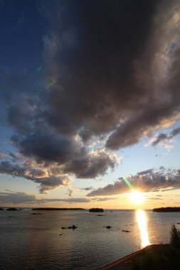 Gölde güzel bir gün batımı