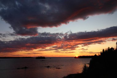 Gün batımı bir Bay