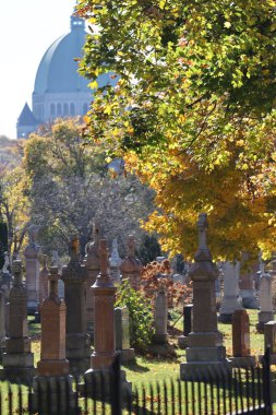En güzel gökyüzünün olduğu şehrin mezarlığı.