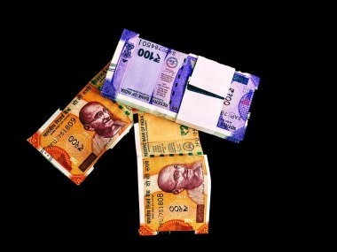 Hint Rupisi 100 Para Birimi Defteri, 200 Rupi Siyah Arkaplan 'da izole edilmiş