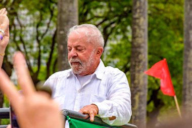 Lula, Ekim 2022 'de Minas Gerais eyaletinin Belo Horizonte kentinde düzenlenen mitingde Brezilya cumhurbaşkanı seçilme kampanyası sırasında Brezilya cumhurbaşkanı seçildi.
