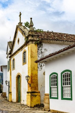 Rio de Janeiro kıyısındaki tarihi Paraty şehrinde imparatorluk zamanından kalma antik bir kilise.