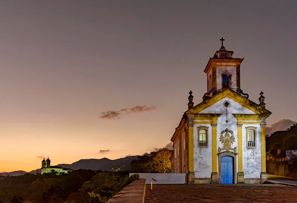 Imagem Com Igrejas Estilo Barroco Iluminado Topo Colina Ouro Preto — Fotografia de Stock