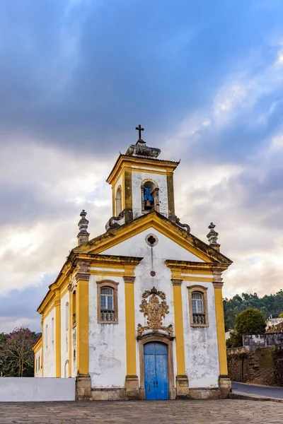 Vista Frontal Una Histórica Iglesia Barroca Casco Antiguo Ouro Preto —  Fotos de Stock