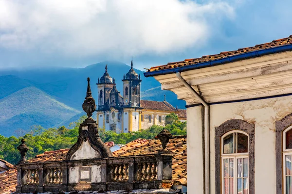 Fachadas Casas Históricas Iglesias Con Las Montañas Ciudad Ouro Preto —  Fotos de Stock