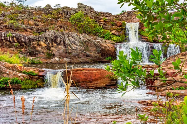 stock image Waterfalls among the rocks and vegetation in Biribiri in Diamantina, Minas Gerais